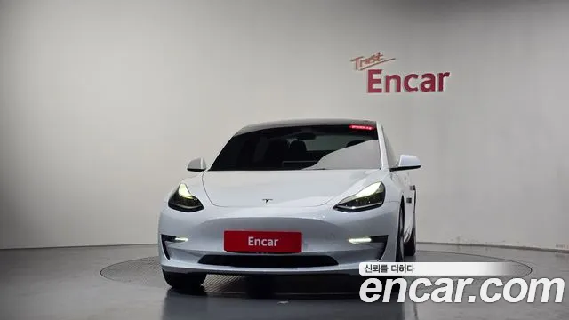 Tesla Model 3 — Фото автомобиля 2