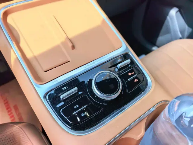 Geely Galaxy Starship 7 EM-i — Фото автомобиля 20