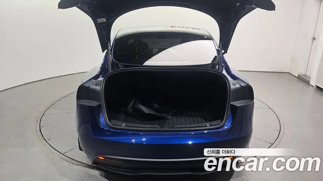 Tesla Model 3 — Фото автомобиля 30