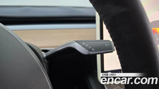 Tesla Model 3 — Фото автомобиля 12