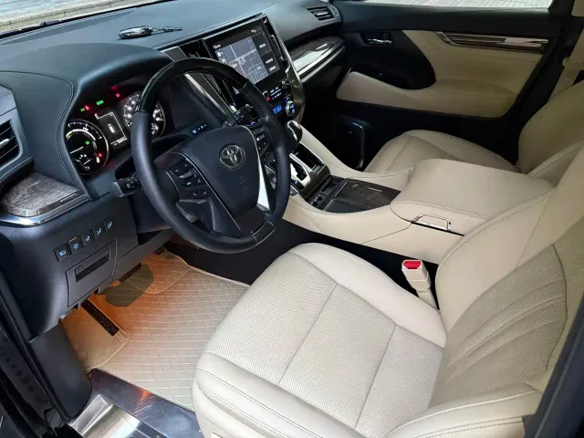 Toyota Alphard — Фото автомобиля 8