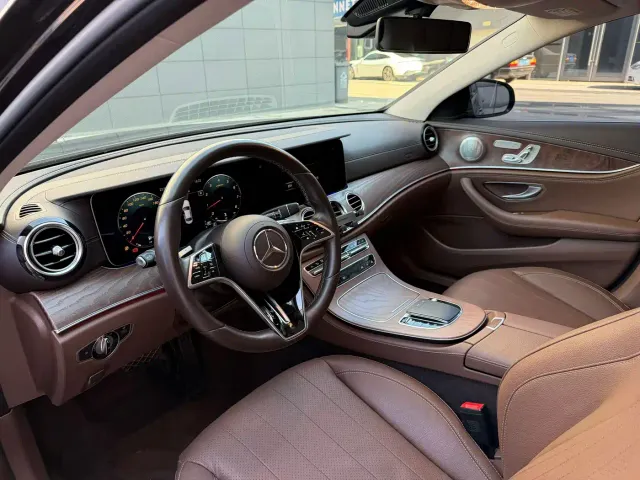 Mercedes-Benz E-Class — Фото автомобиля 4