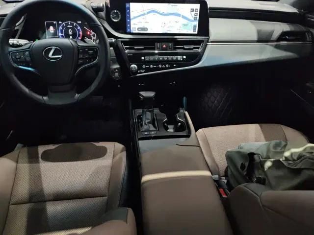 Lexus ES — Фото автомобиля 8