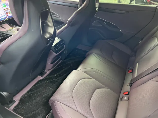 Xiaomi SU7 — Фото автомобиля 12