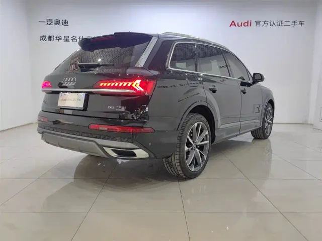 Audi Q7 — Фото автомобиля 4
