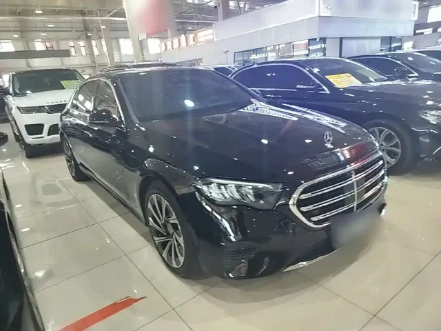 Mercedes-Benz E-Class — Фото автомобиля 3