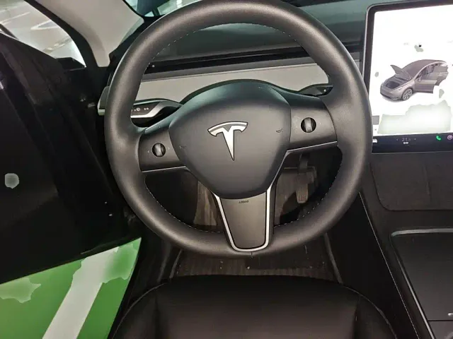 Tesla Model Y — Фото автомобиля 11