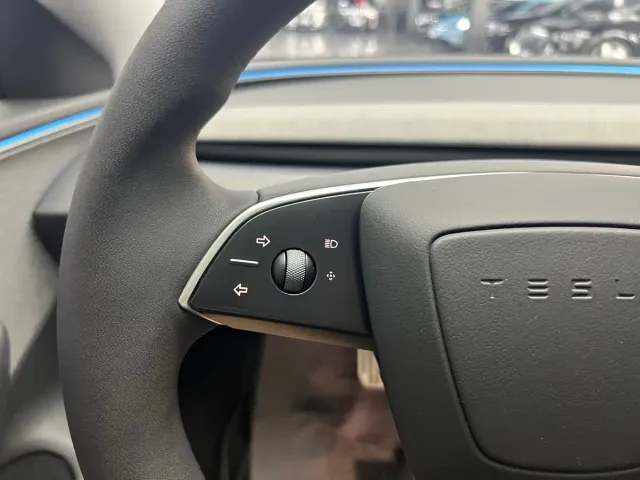 Tesla Model 3 — Фото автомобиля 15
