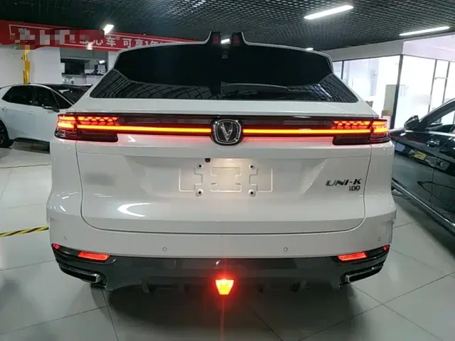 Changan UNI-K iDD — Фото автомобиля 5