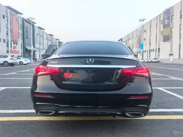 Mercedes-Benz E-Class — Фото автомобиля 6