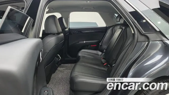Hyundai Grandeur Grandeur (GN7) 2.5 Бензин 2WD — Фото автомобиля 23
