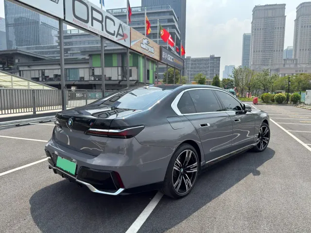BMW i7 — Фото автомобиля 5