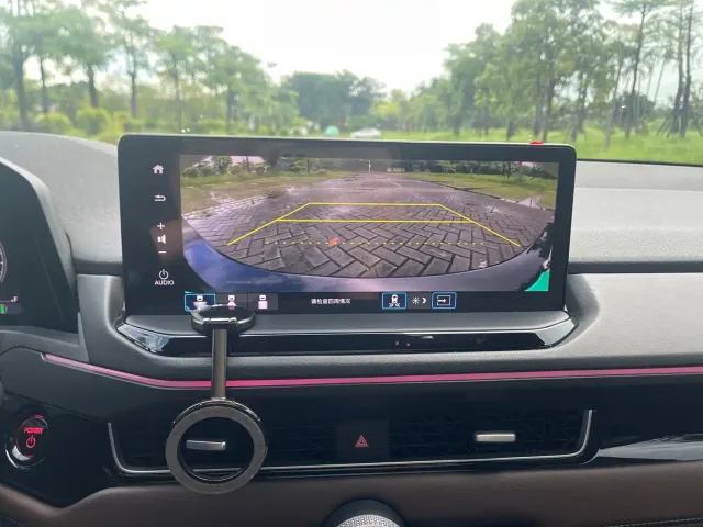 Honda Inspire Hybrid — Фото автомобиля 10