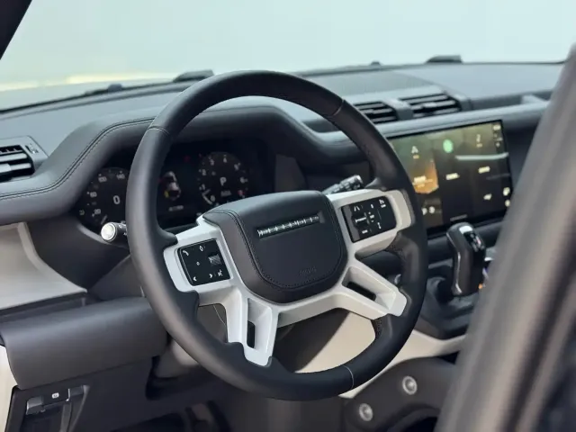 Land Rover Defender — Фото автомобиля 15