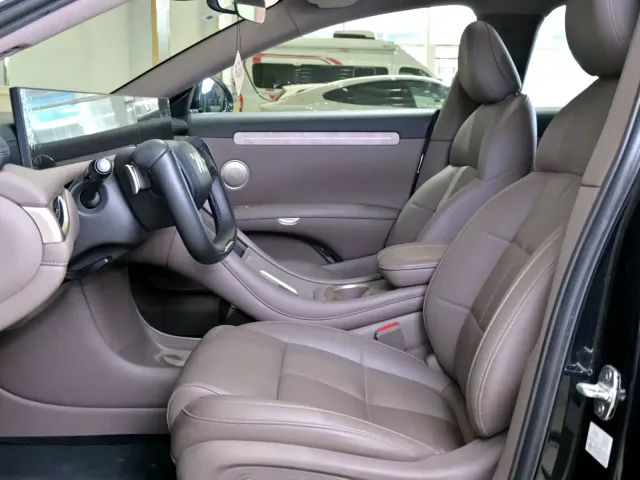 IM Motors L6 — Фото автомобиля 12