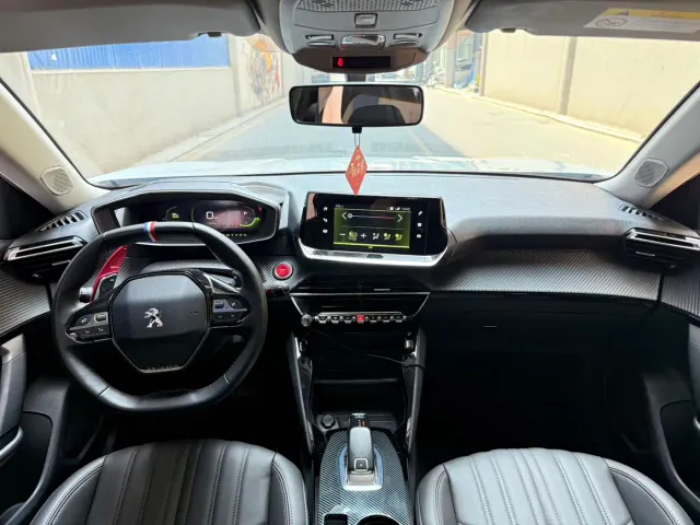 Peugeot 2008 — Фото автомобиля 8