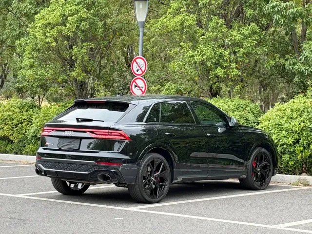 Audi RS Q8 — Фото автомобиля 9