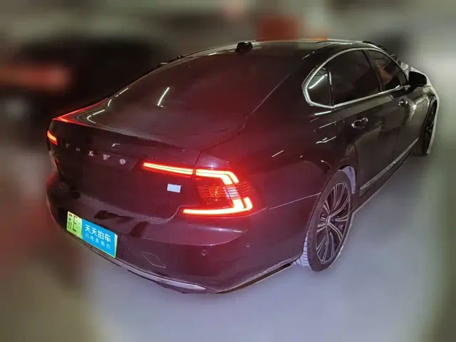 Volvo S90 — Фото автомобиля 2