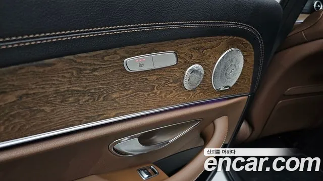 Mercedes-Benz E-Class — Фото автомобиля 29