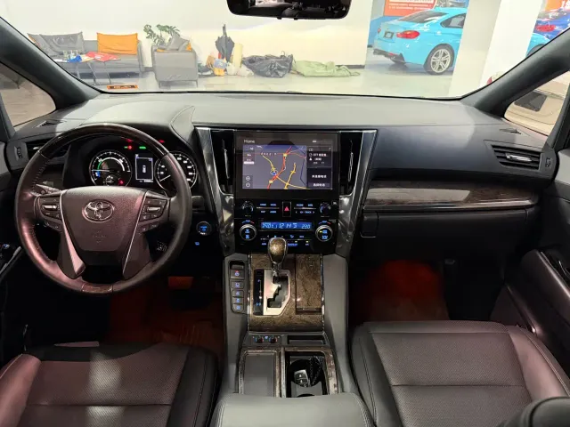 Toyota Alphard — Фото автомобиля 8