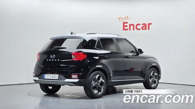 Hyundai Venue — Фото автомобиля 2