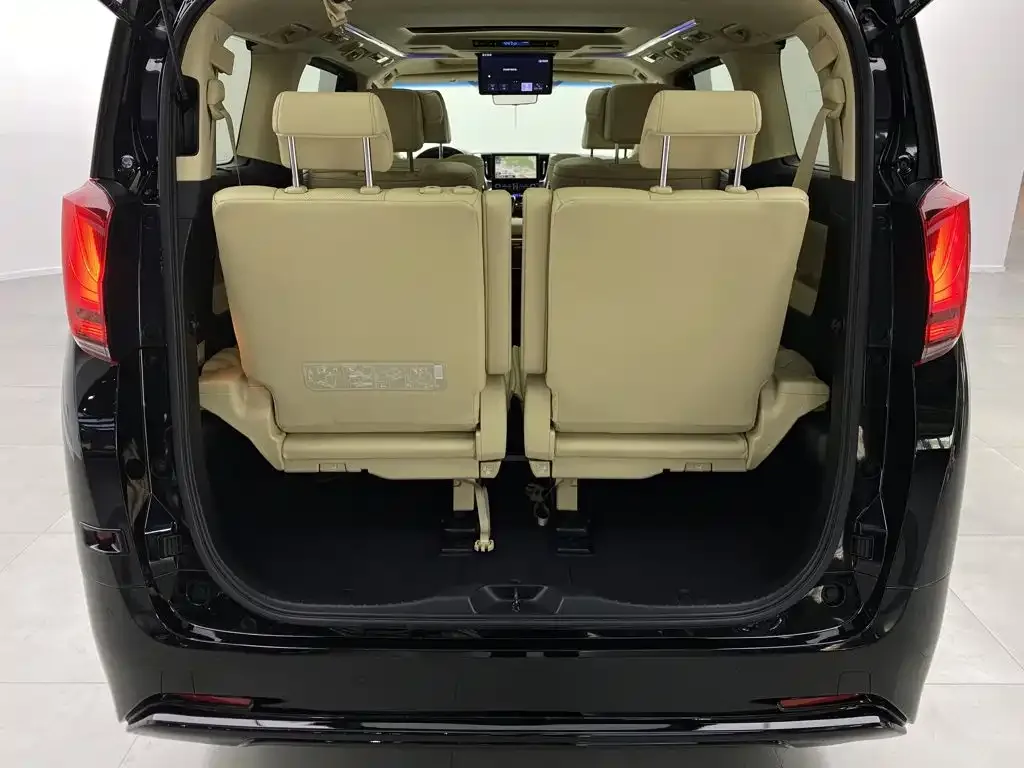 Toyota Alphard 2021 Hybrid 2.5L Luxury — Фото автомобиля 8