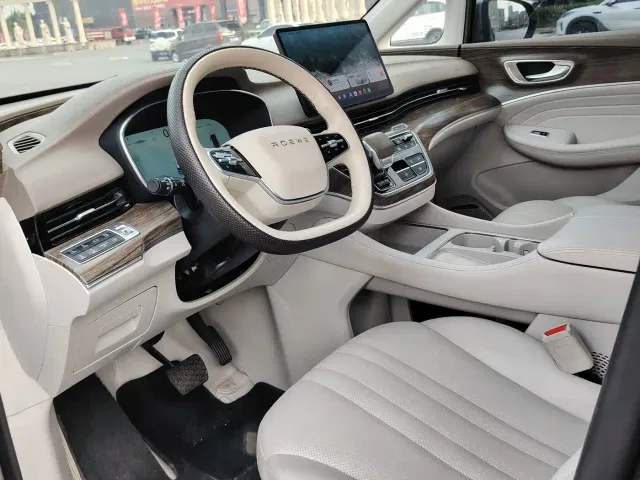 Roewe iMAX8 — Фото автомобиля 8