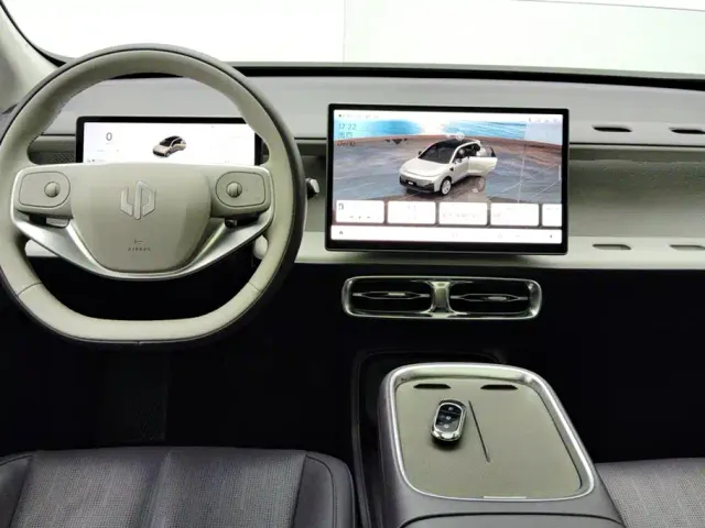Leapmotor B10 — Фото автомобиля 12
