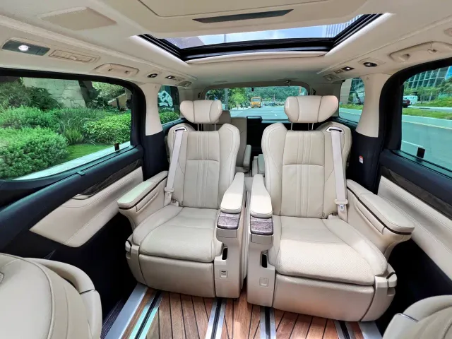 Toyota Alphard — Фото автомобиля 10