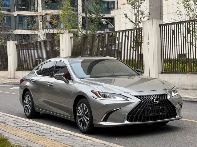 Lexus ES — Фото автомобиля 3