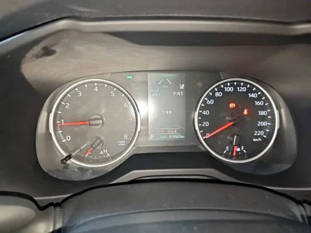Toyota RAV4 — Фото автомобиля 11