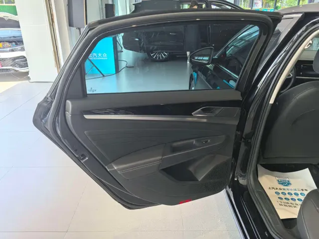 Volkswagen Passat — Фото автомобиля 8