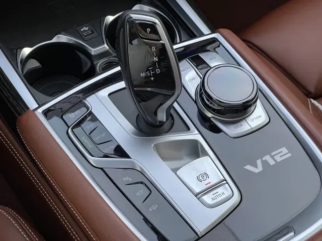 BMW 7 Series — Фото автомобиля 27