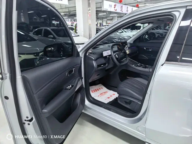 Geely Galaxy Starship 7 EM-i — Фото автомобиля 8