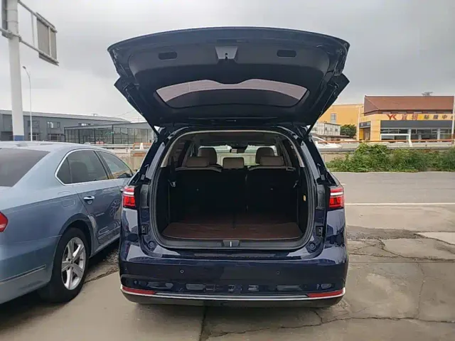 BYD Song MAX — Фото автомобиля 18