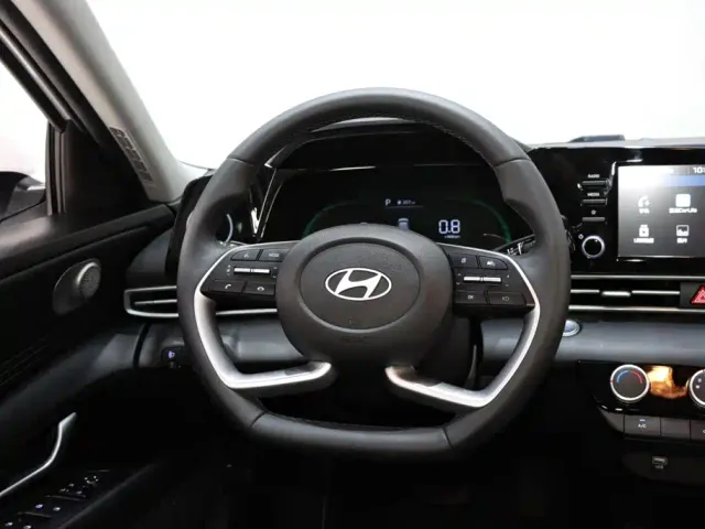 Hyundai Elantra — Фото автомобиля 13