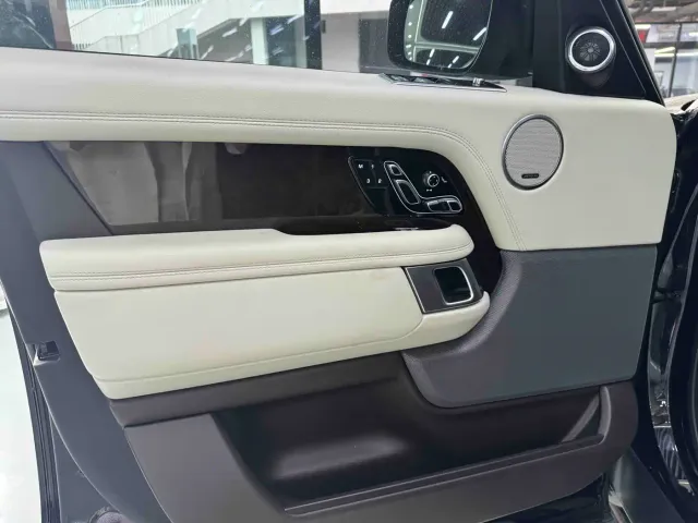 Land Rover Range Rover 2021 3.0 L6 Heritage Extended Classic Edition — Фото автомобиля 9