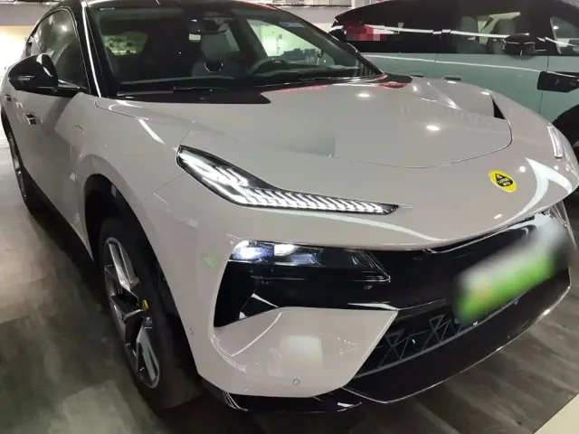 Lotus Eletre — Фото автомобиля 4