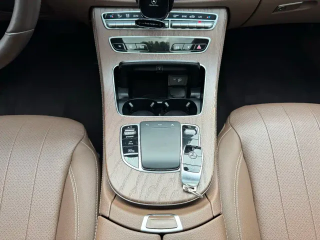 Mercedes-Benz E-Class — Фото автомобиля 17