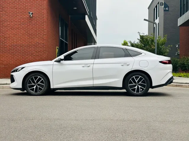 BYD Qin L — Фото автомобиля 8