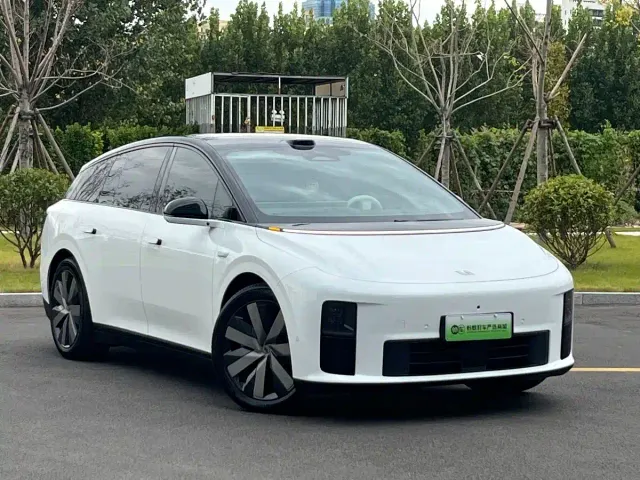 Li Auto i6 — Фото автомобиля 3