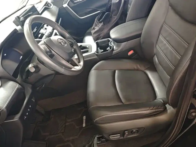 Toyota RAV4 — Фото автомобиля 10