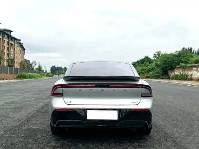 Xpeng P7+ — Фото автомобиля 6