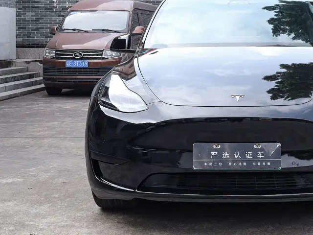 Tesla Model Y — Фото автомобиля 19