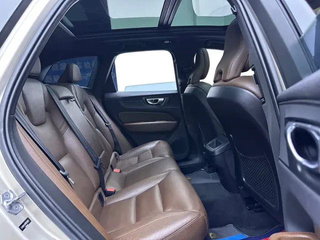 Volvo XC60 — Фото автомобиля 13