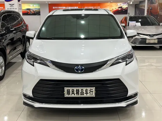 Toyota Sienna — Фото автомобиля 29