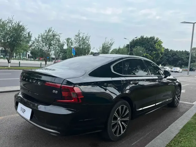 Volvo S90 — Фото автомобиля 9