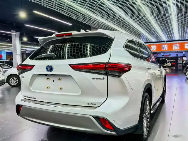 Toyota Highlander — Фото автомобиля 8