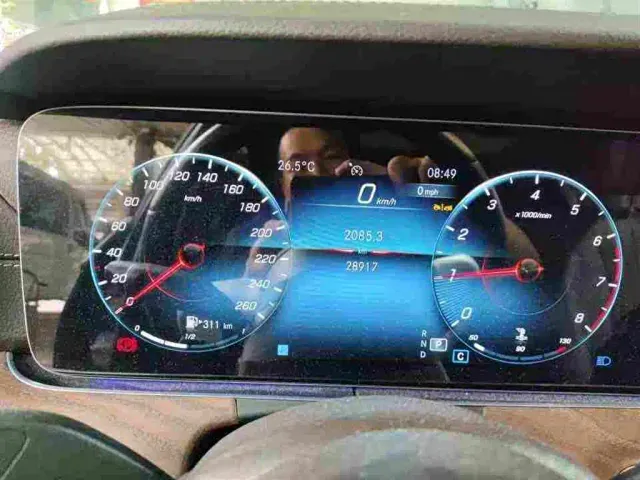 Mercedes-Benz E-Class — Фото автомобиля 3
