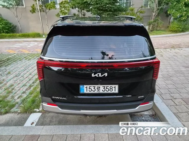 Kia Carnival Generation 4 — Фото автомобиля 4